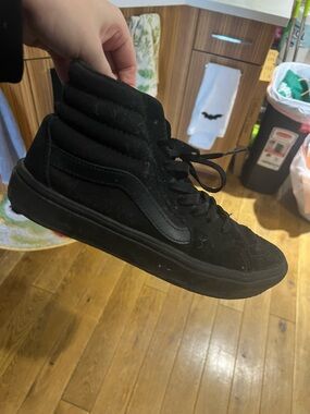 Vans High-Top Black Skate Sneakers - Classic Style